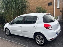Vit Begagnad 2011 Renault Clio R.S. Halvkombi | 34 500 kr (Marknadspris)