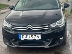 Svart Begagnad 2015 Citroën C4 PureTech Halvkombi | 53 900 kr (Bra pris)