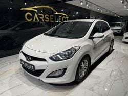 Vit Begagnad 2014 Hyundai i30 Sport Halvkombi | 79 000 kr (Marknadspris)