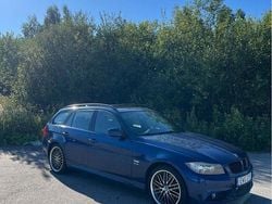 Blå Begagnad 2009 BMW 330 M Sport Kombi | 95 000 kr (Superpris)