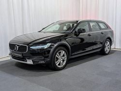 Svart Begagnad 2017 Volvo V90 CC Momentum Kombi | 224 900 kr (Marknadspris)