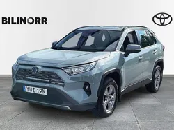 Grön Begagnad 2022 Toyota RAV4 Hybrid Active SUV | 349 900 kr (Marknadspris)