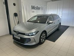 Silver (oyster silver metallic) Begagnad 2024 VW Passat Business Kombi | 337 000 kr (Lite dyr)