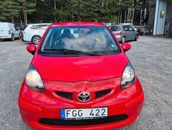 Röd Begagnad 2007 Toyota Aygo Halvkombi | 38 900 kr (Marknadspris)