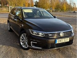 Grå Begagnad 2018 VW Passat Executive Kombi | 145 000 kr (Superpris)