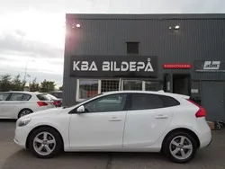 Vit Begagnad 2012 Volvo V40 Kinetic Kombi | 99 900 kr (Marknadspris)