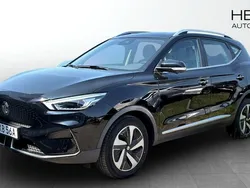 Svart (black) Begagnad 2022 MG ZS Luxury Sedan | 244 900 kr (Superpris)