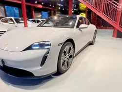 Grå Begagnad 2022 Porsche Taycan Sedan | 560 000 kr (Dyr)