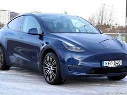 Blå samma som bilen Begagnad 2021 Tesla Model Y Long Range AWD SUV | 307 500 kr (Marknadspris)
