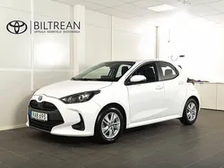 Vit Begagnad 2022 Toyota Yaris Hybrid Active Halvkombi | 214 700 kr (Marknadspris)