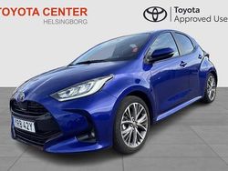 Mörkblå Begagnad 2024 Toyota Yaris Hybrid Style Halvkombi | 279 900 kr (Dyr)