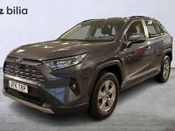 Mörkgrå Begagnad 2022 Toyota RAV4 Hybrid Active SUV | 359 900 kr (Marknadspris)