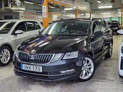 Svart Begagnad 2019 Skoda Octavia G-TEC Kombi | 89 999 kr