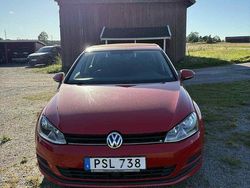 Röd Begagnad 2015 VW Golf VII Halvkombi | 76 000 kr (Marknadspris)