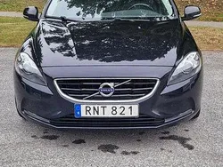 Svart Begagnad 2014 Volvo V40 Kombi | 120 000 kr (Marknadspris)