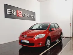 Mörkröd Begagnad 2009 Toyota Auris Plus Halvkombi | 44 900 kr (Marknadspris)