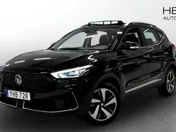 Svart (black) Begagnad 2021 MG ZS Luxury Sedan | 249 900 kr (Bra pris)