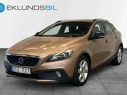 Brun Begagnad 2013 Volvo V40 CC Summum Kombi | 119 900 kr (Marknadspris)