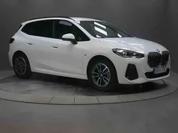 Vit Begagnad 2025 BMW 225 Active Tourer Minibuss | 439 000 kr