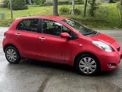 Röd Begagnad 2010 Toyota Yaris Halvkombi | 25 000 kr (Bra pris)