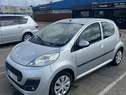 Grå Begagnad 2012 Peugeot 107 Halvkombi | 29 900 kr (Marknadspris)