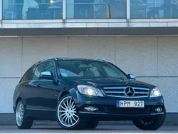 Mörkblå (blå) Begagnad 2009 Mercedes C230 Avantgarde Kombi | 109 900 kr