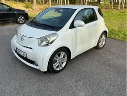 Vit Begagnad 2009 Toyota iQ Halvkombi | 59 000 kr (Marknadspris)