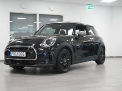 Svart Begagnad 2022 Mini Cooper Essential Halvkombi | 219 500 kr (Marknadspris)
