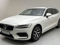 Vit Begagnad 2020 Volvo V60 Momentum Kombi | 240 000 kr (Marknadspris)
