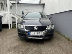 Grå Begagnad 2010 VW Passat Kombi | 39 900 kr (Marknadspris)