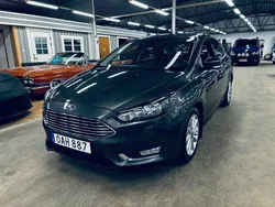 Grå Begagnad 2016 Ford Focus Titanium Halvkombi | 129 900 kr (Lite dyr)