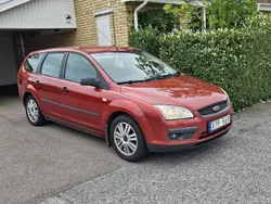 Röd Begagnad 2006 Ford Focus Kombi | 18 500 kr