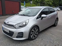 Grå Begagnad 2016 Kia Rio Halvkombi | 98 900 kr (Marknadspris)
