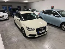 Vit Begagnad 2011 Audi A1 Halvkombi | 64 900 kr (Marknadspris)