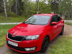Röd Begagnad 2016 Skoda Rapid Halvkombi | 89 900 kr (Bra pris)