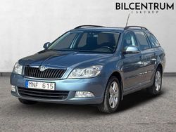 Ljusgrå (grå) Begagnad 2010 Skoda Octavia Elegance Kombi | 39 900 kr (Marknadspris)