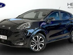Svart (black) Begagnad 2022 Ford Puma ST-Line SUV | 219 900 kr (Marknadspris)
