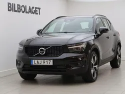 Svart Begagnad 2022 Volvo XC40 R-Design SUV | 339 800 kr (Marknadspris)