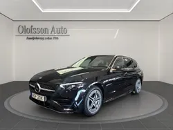 Svart (obsidiansvart metallic) Begagnad 2023 Mercedes C300e Premium Kombi | 499 000 kr (Marknadspris)