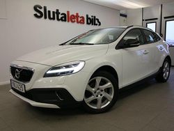 Vit Begagnad 2018 Volvo V40 Halvkombi | 169 900 kr (Dyr)