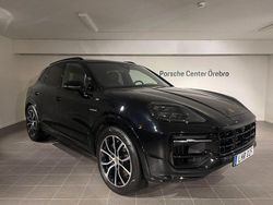 Chromite black metallic Begagnad 2024 Porsche Cayenne SUV | 1 049 000 kr