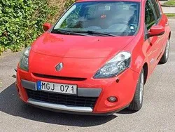 Röd Begagnad 2012 Renault Clio R.S. Halvkombi | 45 000 kr (Marknadspris)