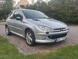 Grå Begagnad 2005 Peugeot 206 Halvkombi | 22 000 kr (Marknadspris)