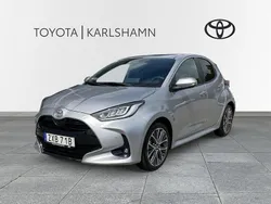 Silver Begagnad 2024 Toyota Yaris Hybrid Style Halvkombi | 279 000 kr (Marknadspris)