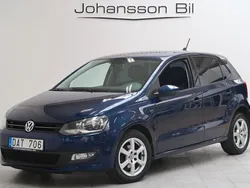 Mörkblå Begagnad 2013 VW Polo Halvkombi | 79 900 kr (Marknadspris)