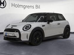 White silver metallic Begagnad 2022 Mini Cooper Essential Halvkombi | 229 500 kr (Marknadspris)