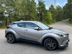 Grå Begagnad 2017 Toyota C-HR+ Executive SUV | 194 000 kr