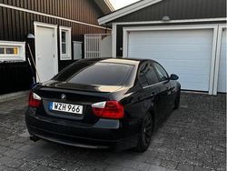Svart Begagnad 2006 BMW 325 Advantage Sedan | 60 000 kr (Marknadspris)