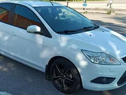 Svart Begagnad 2011 Ford Focus Halvkombi | 32 000 kr (Superpris)