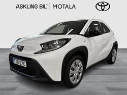 Vit Begagnad 2023 Toyota Aygo Play Halvkombi | 189 000 kr (Marknadspris)